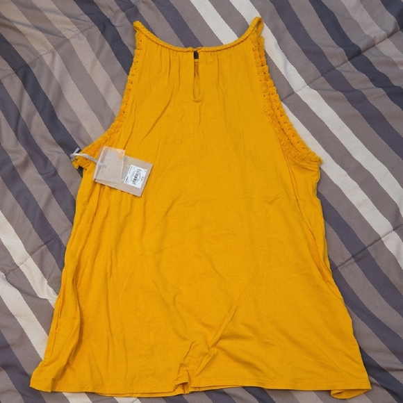 NWT Womens Mustard Yellow Sleeveless Top - Picture 4 of 5